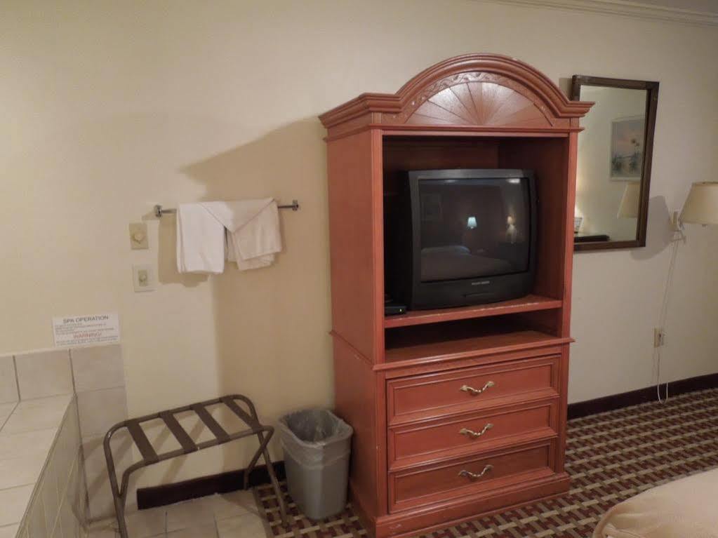 Howard Johnson Florence/ Cincinnati Area ภายนอก รูปภาพ