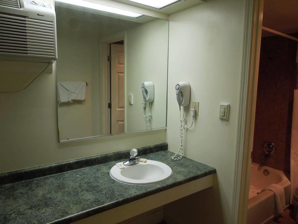Howard Johnson Florence/ Cincinnati Area ภายนอก รูปภาพ